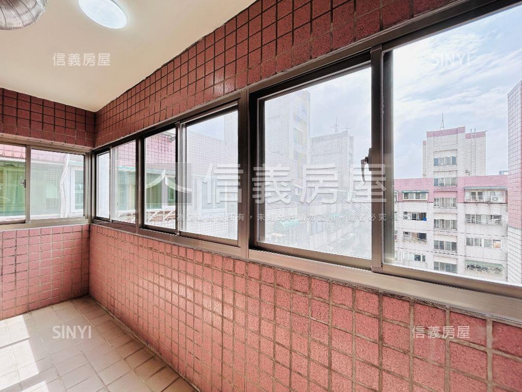 龍之鄉精美景觀三房車位房屋室內格局與周邊環境