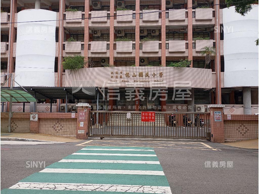 龍之鄉精美景觀三房車位房屋室內格局與周邊環境