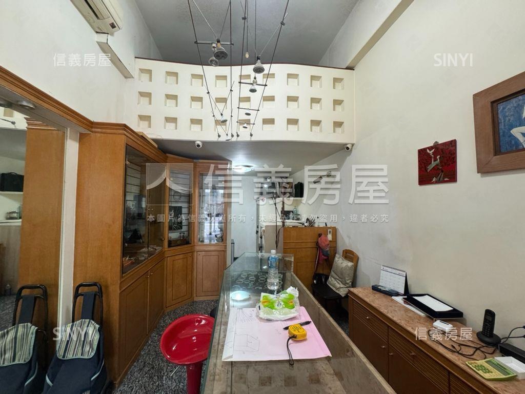 大巨蛋東區金店面房屋室內格局與周邊環境