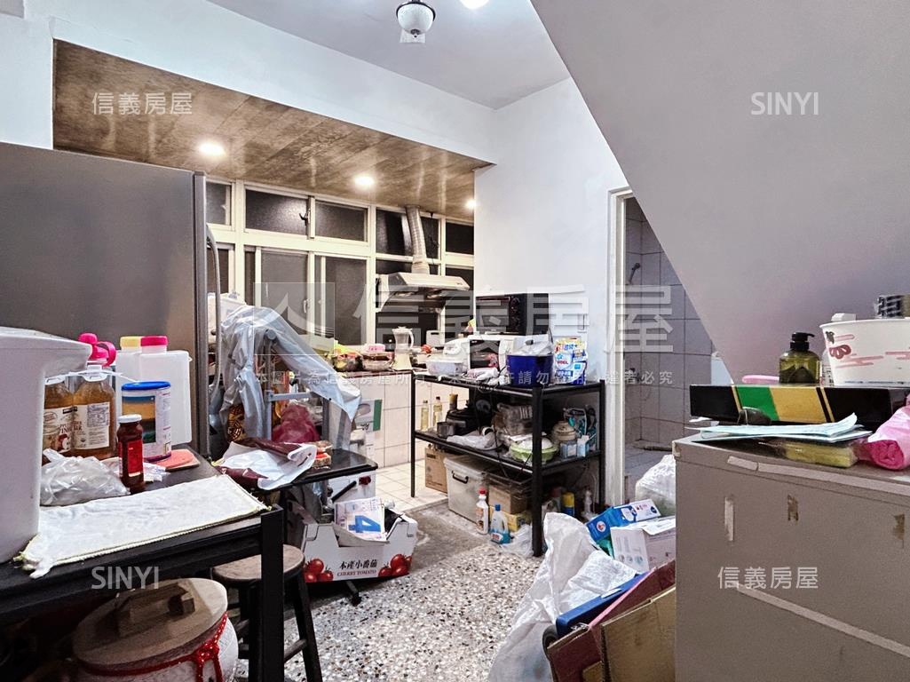 兩房公寓三樓近士林捷運房屋室內格局與周邊環境