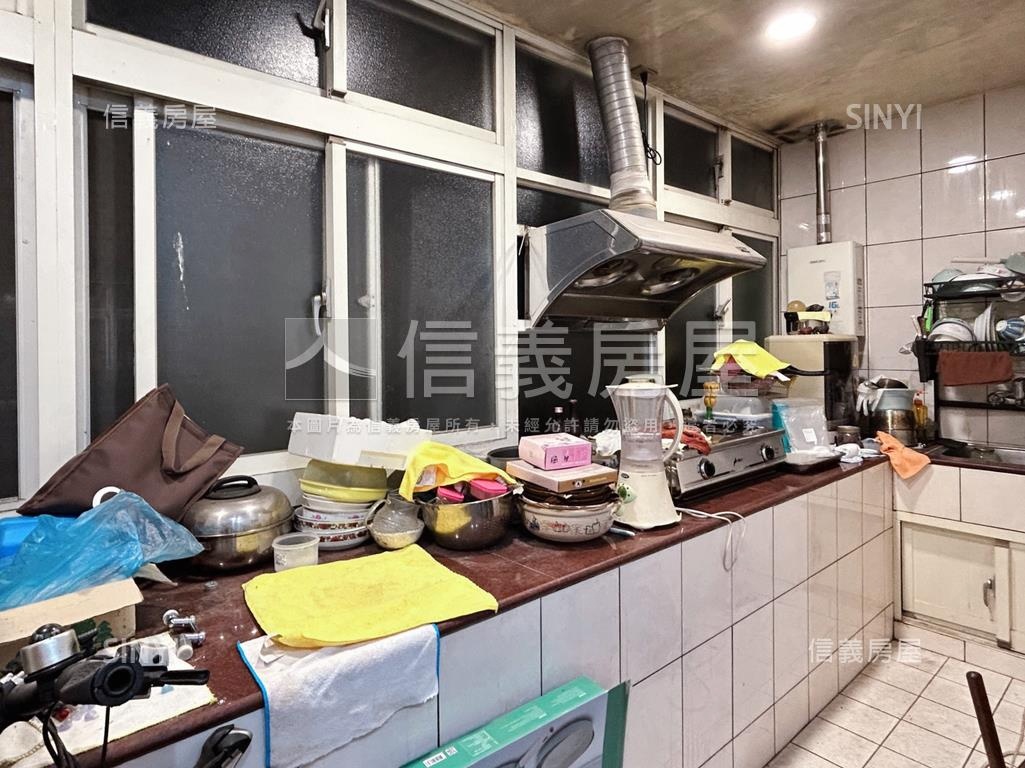 兩房公寓三樓近士林捷運房屋室內格局與周邊環境