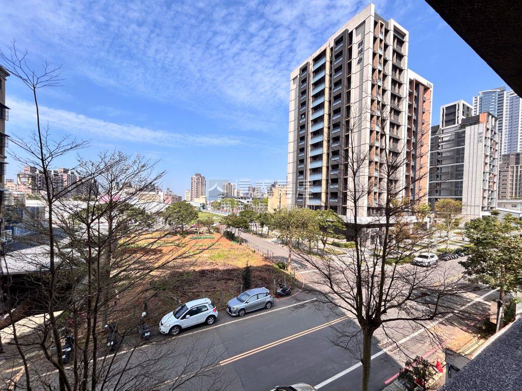 近Ａ９站國瑋華廈三房房屋室內格局與周邊環境
