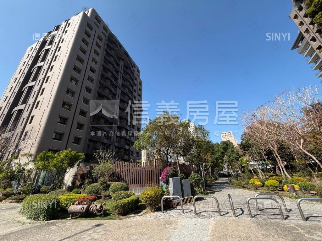 龍寶悅臻邸雙平面車位房屋室內格局與周邊環境