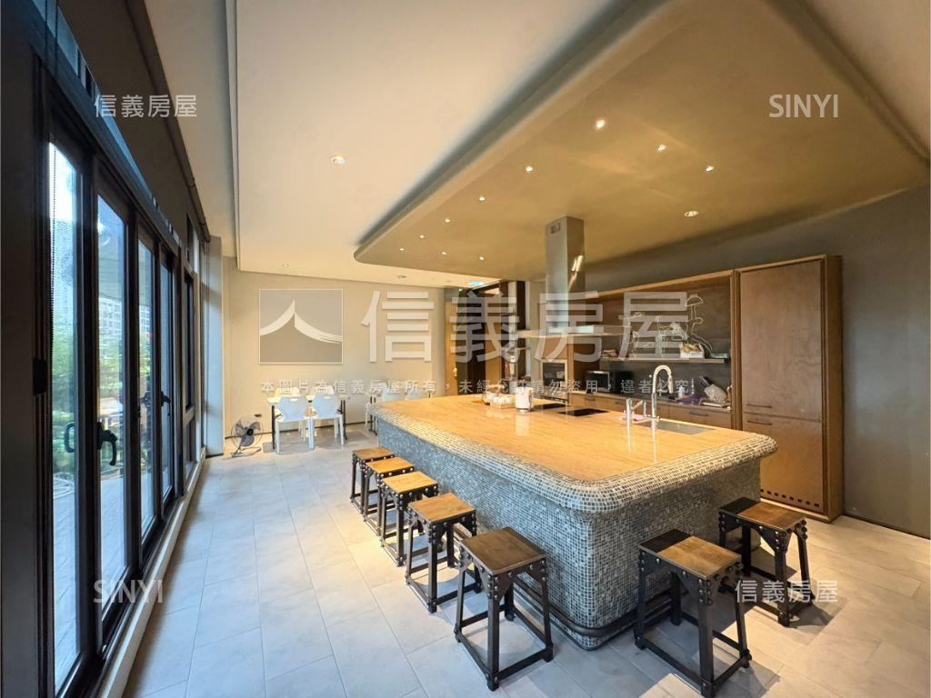 龍寶悅臻邸雙平面車位房屋室內格局與周邊環境