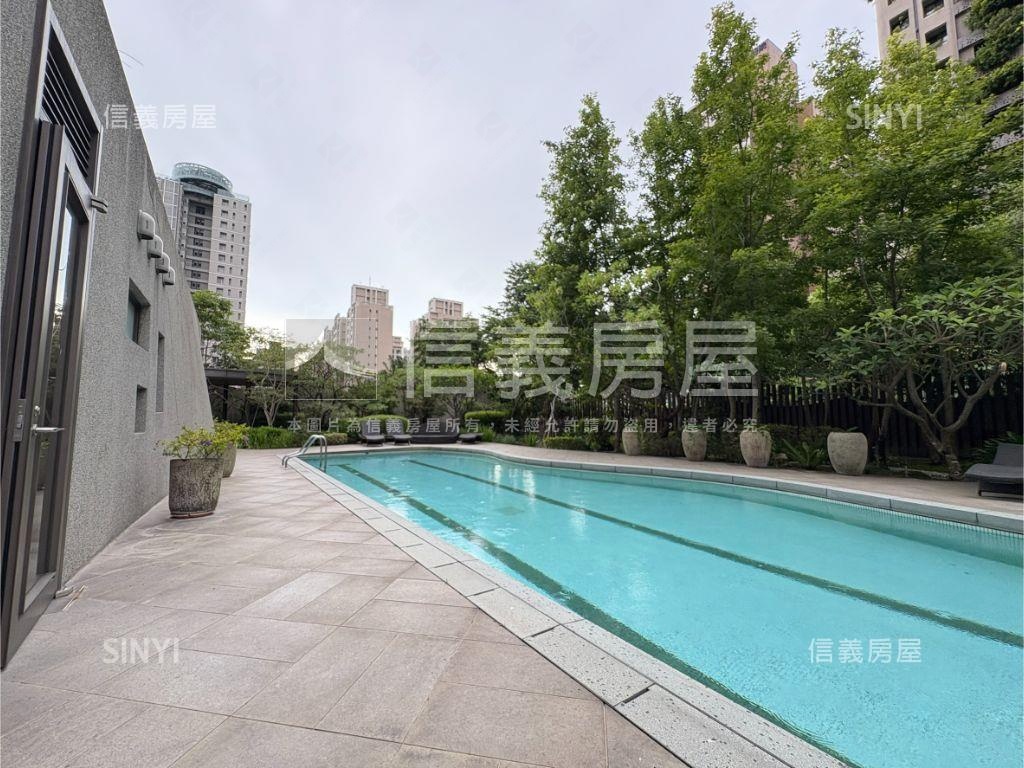 龍寶悅臻邸雙平面車位房屋室內格局與周邊環境