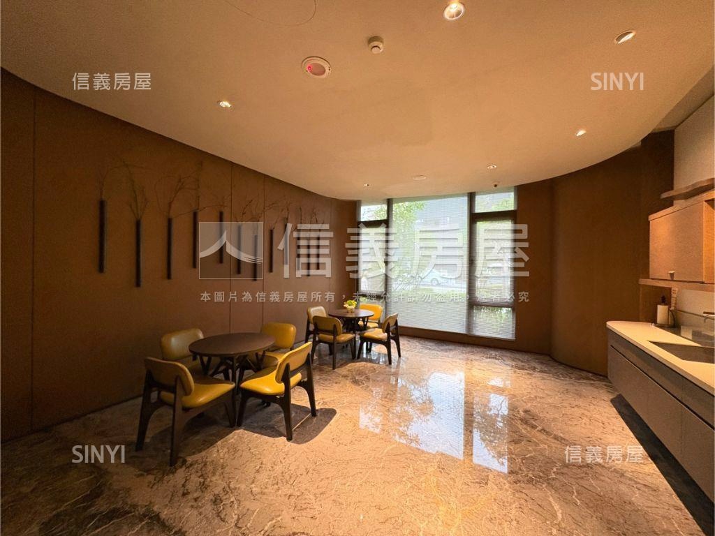 龍寶悅臻邸雙平面車位房屋室內格局與周邊環境