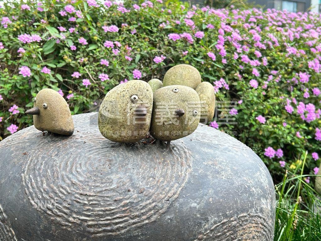 龍寶悅臻邸雙平面車位房屋室內格局與周邊環境