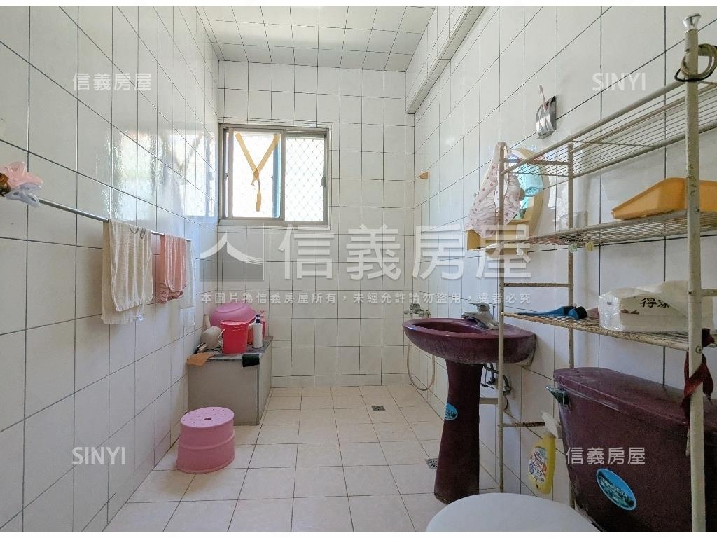大地坪明亮美透天房屋室內格局與周邊環境