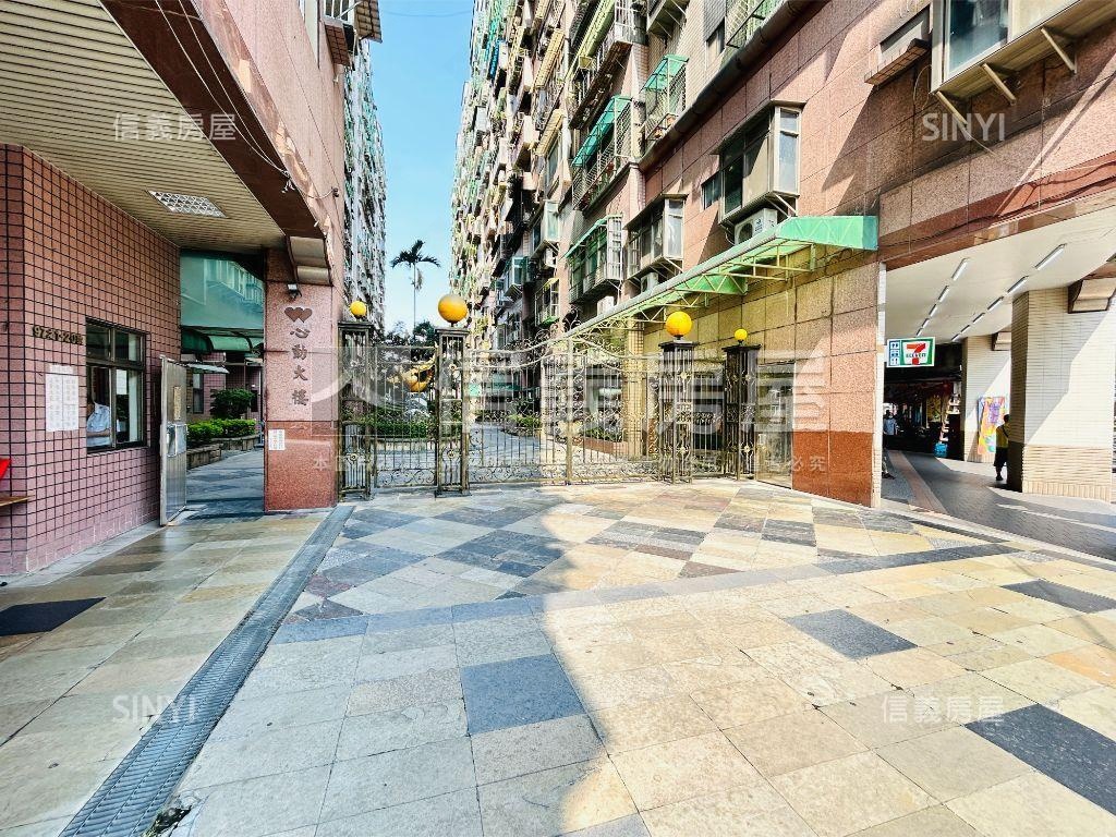 近捷運三和國中站平面車位房屋室內格局與周邊環境