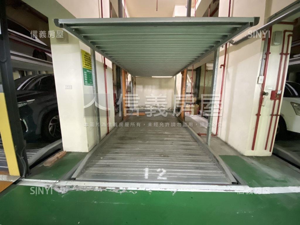 捷運ＹＳＬ高樓兩房車位房屋室內格局與周邊環境