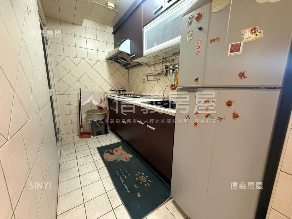 大遠百旁景觀優越捷運宅房屋室內格局與周邊環境