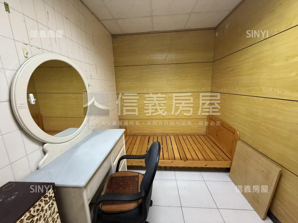 膝蓋救星公寓三樓房屋室內格局與周邊環境