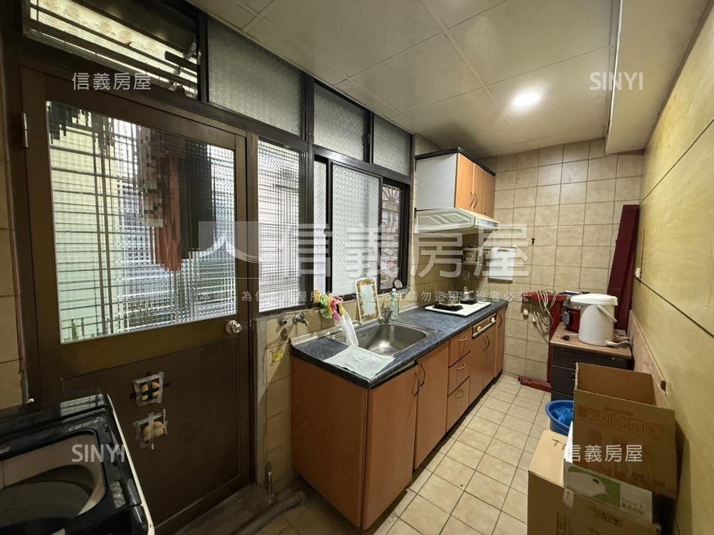 膝蓋救星公寓三樓房屋室內格局與周邊環境