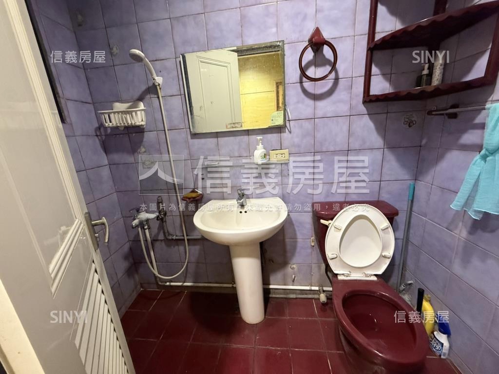 膝蓋救星公寓三樓房屋室內格局與周邊環境