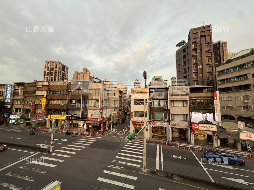 膝蓋救星公寓三樓房屋室內格局與周邊環境