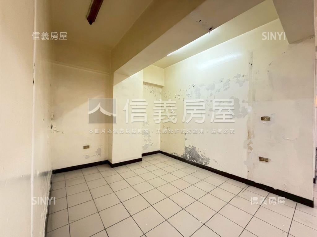 冠昱三房平面車位房屋室內格局與周邊環境
