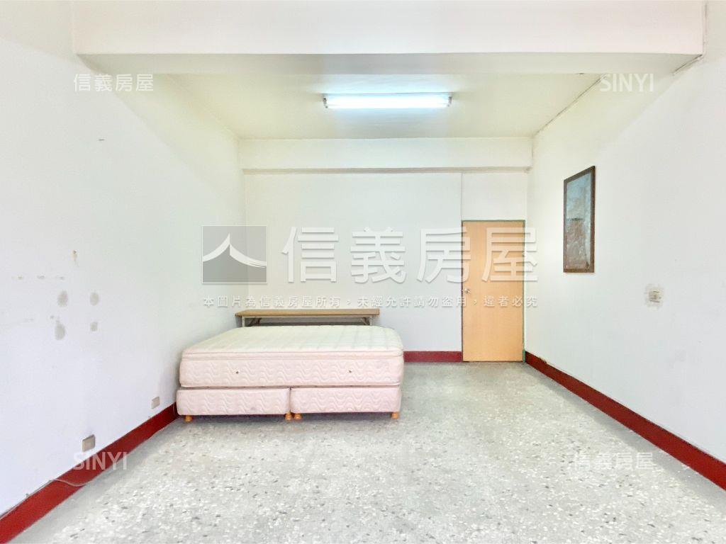 近崇光國小臨路透天房屋室內格局與周邊環境