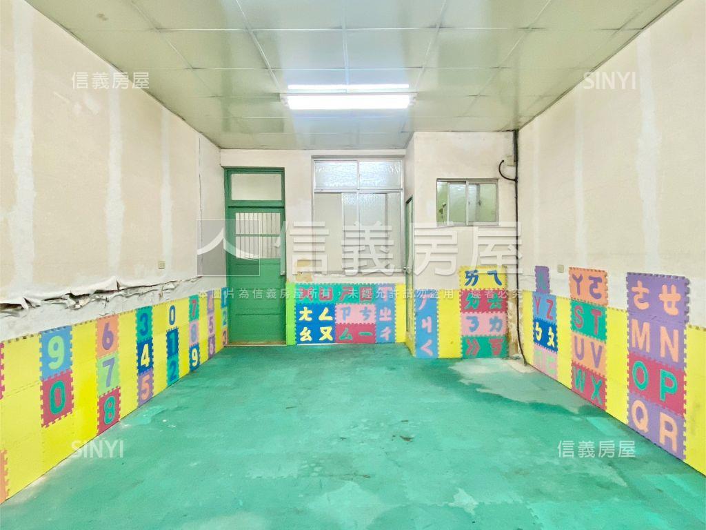 近崇光國小臨路透天房屋室內格局與周邊環境