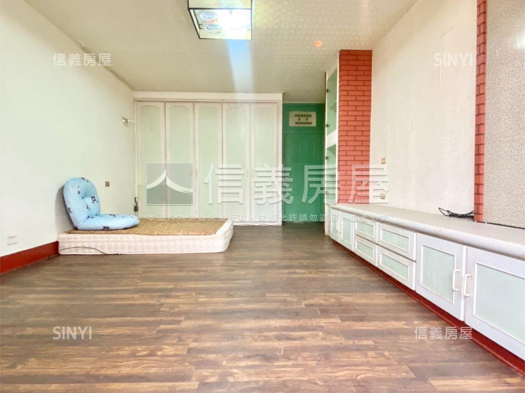 近崇光國小臨路透天房屋室內格局與周邊環境