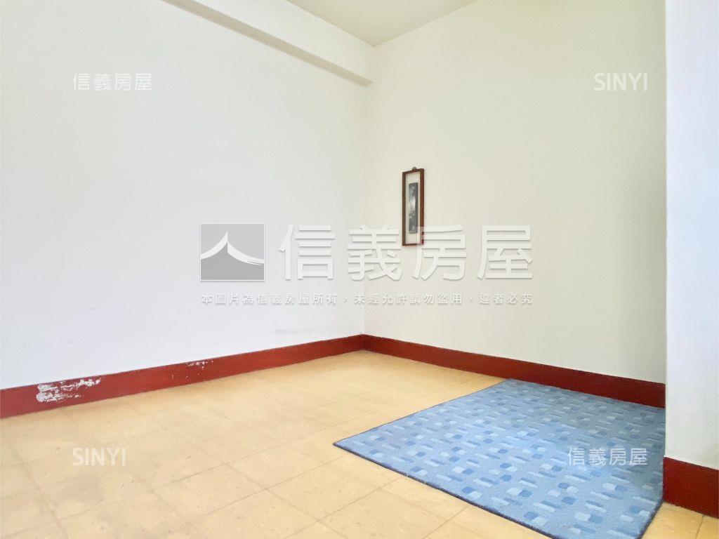 近崇光國小臨路透天房屋室內格局與周邊環境