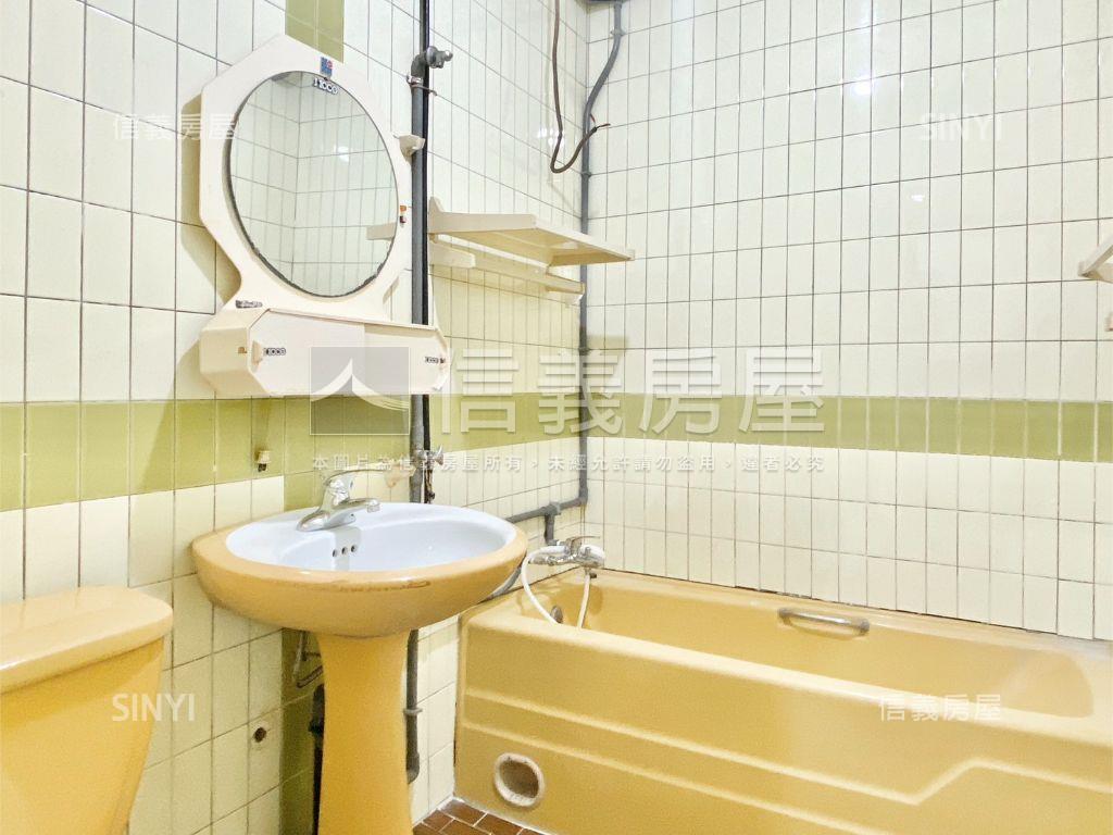 近崇光國小臨路透天房屋室內格局與周邊環境