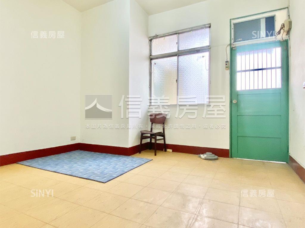近崇光國小臨路透天房屋室內格局與周邊環境