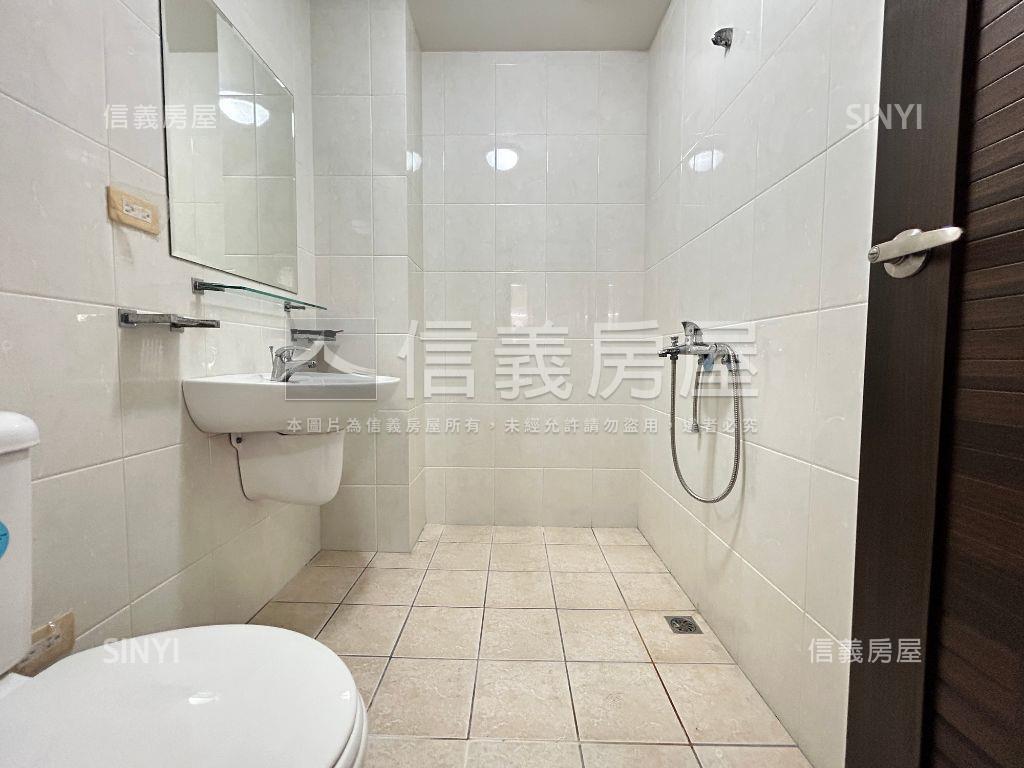 保安公園旁大面寬角間別墅房屋室內格局與周邊環境