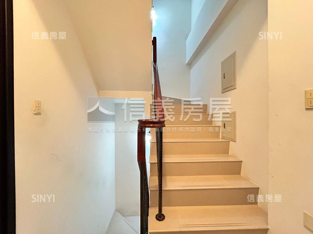 保安公園旁大面寬角間別墅房屋室內格局與周邊環境