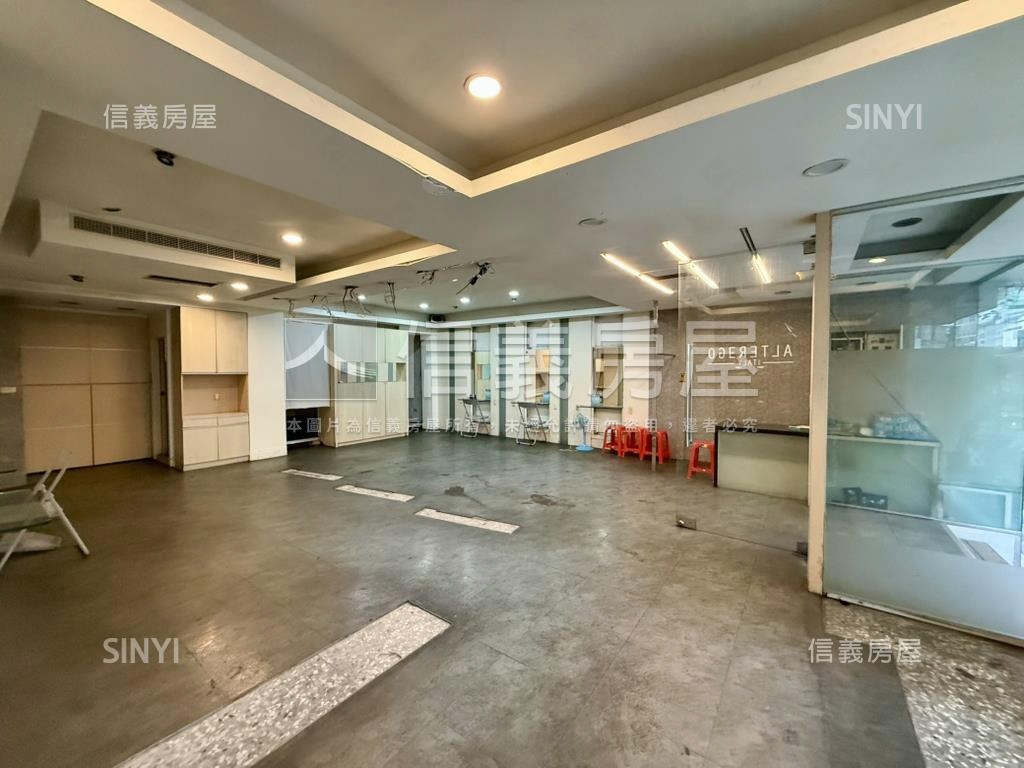 近逢甲商圈雙店面房屋室內格局與周邊環境
