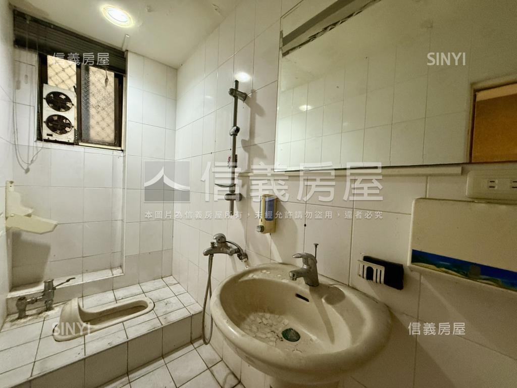 近逢甲商圈雙店面房屋室內格局與周邊環境