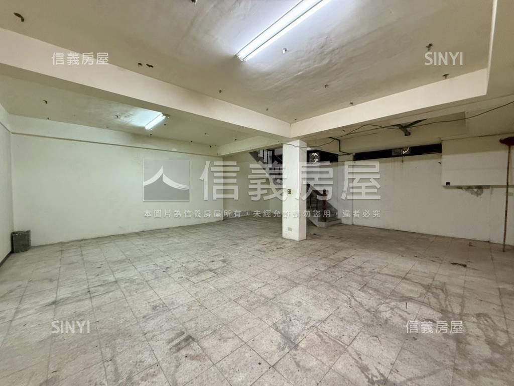 近逢甲商圈雙店面房屋室內格局與周邊環境