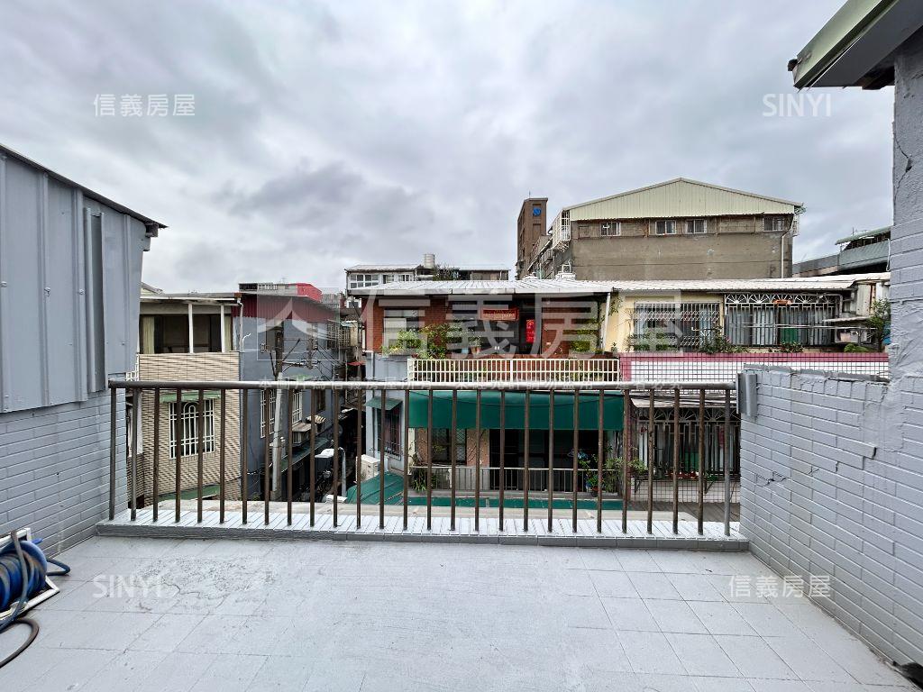 萬大路美妝２樓＋頂加房屋室內格局與周邊環境