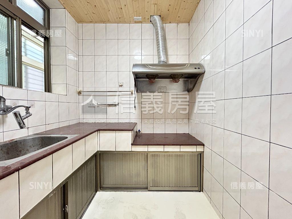 萬大路美妝２樓＋頂加房屋室內格局與周邊環境