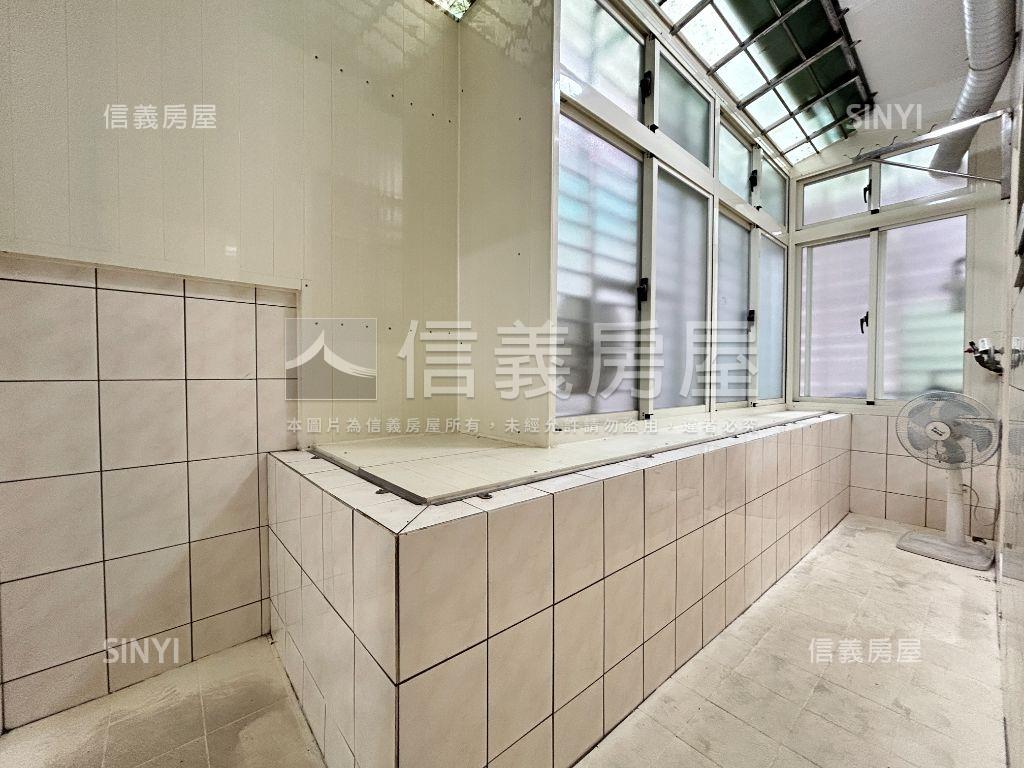 萬大路美妝２樓＋頂加房屋室內格局與周邊環境