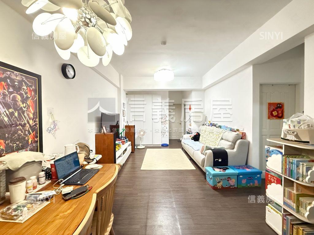 凱旋門。振興路裝潢三房房屋室內格局與周邊環境