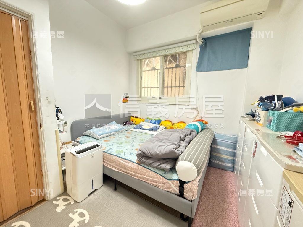 凱旋門。振興路裝潢三房房屋室內格局與周邊環境