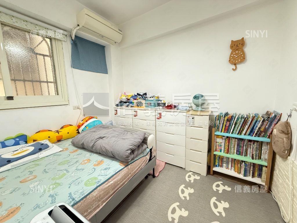 凱旋門。振興路裝潢三房房屋室內格局與周邊環境