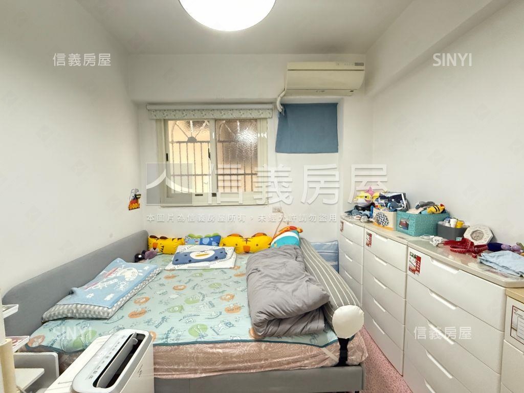 凱旋門。振興路裝潢三房房屋室內格局與周邊環境