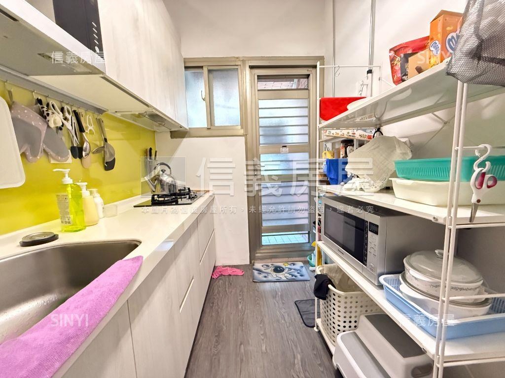 凱旋門。振興路裝潢三房房屋室內格局與周邊環境