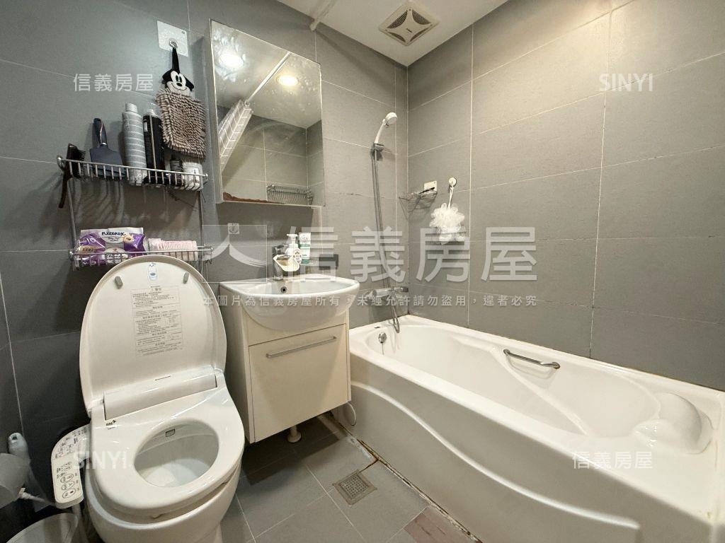 凱旋門。振興路裝潢三房房屋室內格局與周邊環境