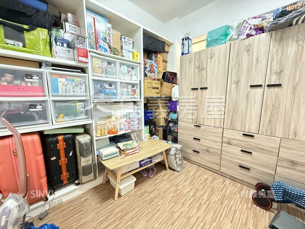 凱旋門。振興路裝潢三房房屋室內格局與周邊環境
