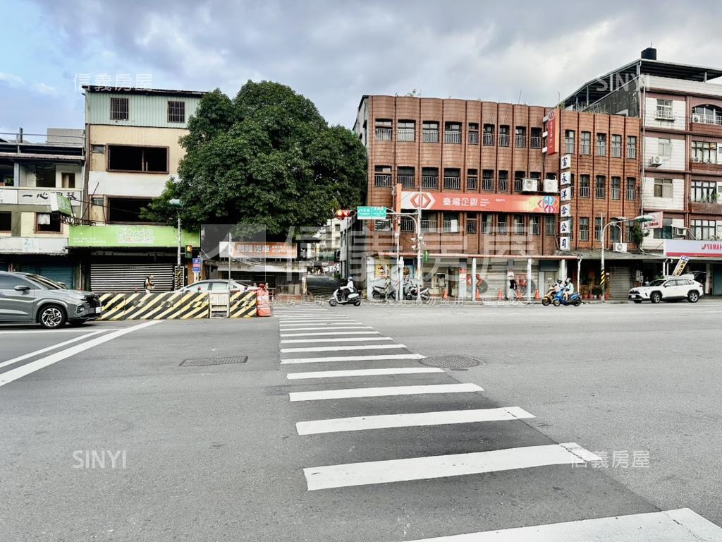 近迴龍捷運。裝潢美三房房屋室內格局與周邊環境
