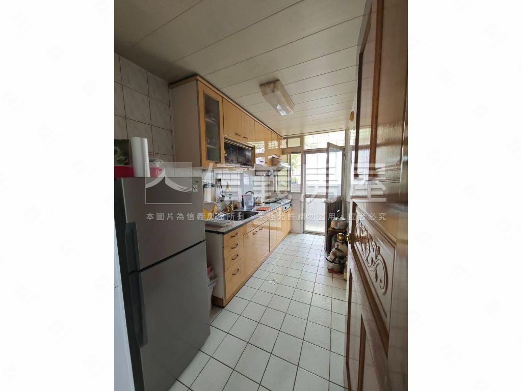 新埔捷運三房車位房屋室內格局與周邊環境