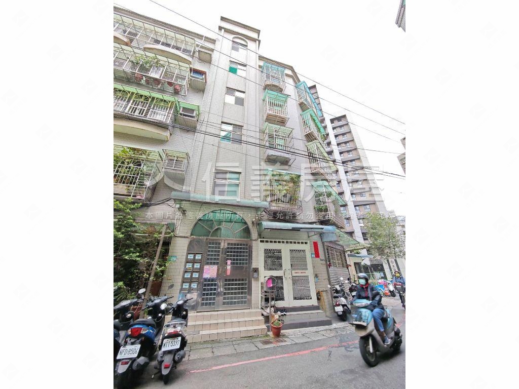 新埔捷運三房車位房屋室內格局與周邊環境