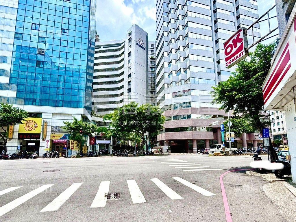國強街電梯邊間❤️美套房房屋室內格局與周邊環境