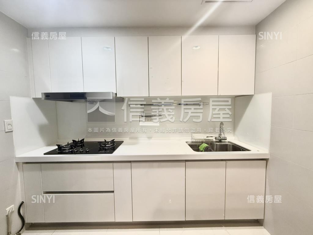 國賓大悅次頂樓精裝戶房屋室內格局與周邊環境