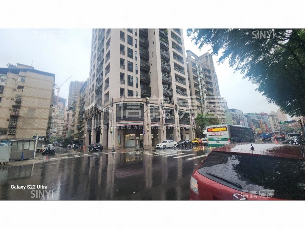 集美學三角窗大邊間店面房屋室內格局與周邊環境