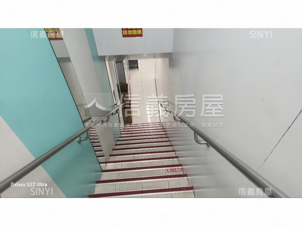集美學三角窗大邊間店面房屋室內格局與周邊環境
