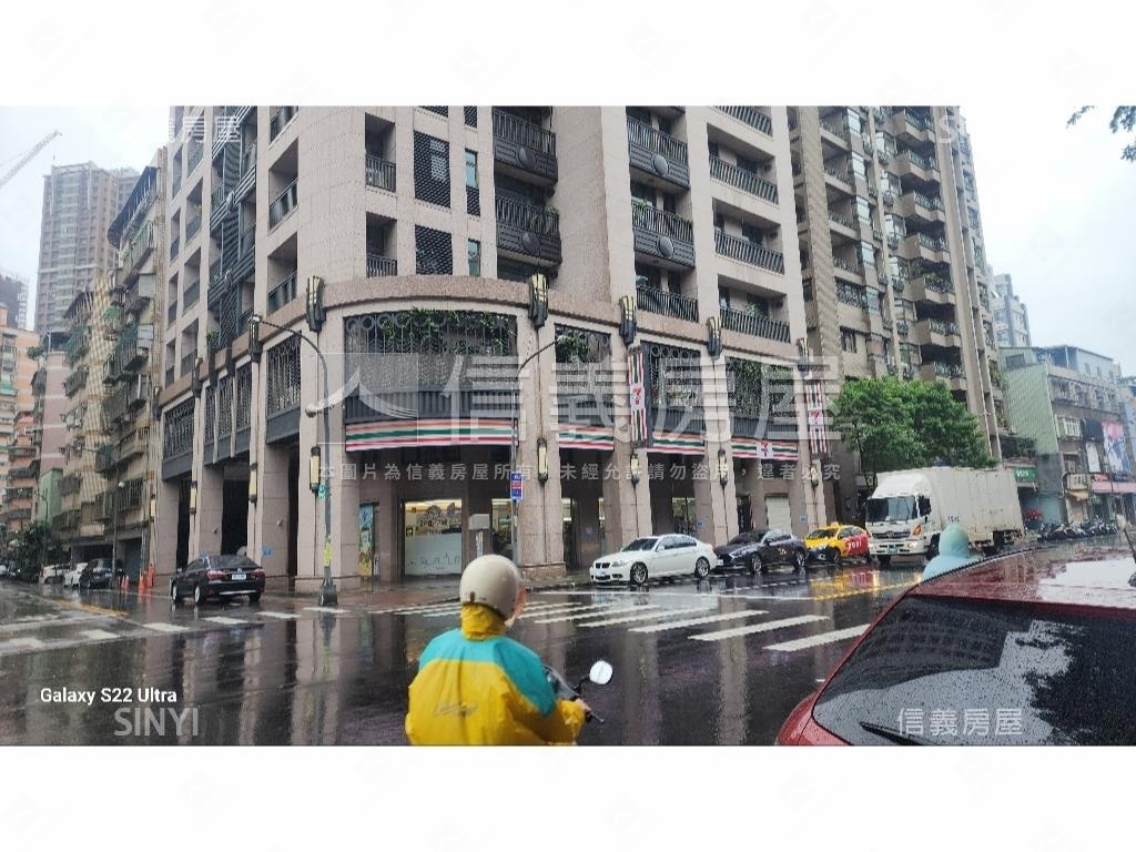 集美學三角窗大邊間店面房屋室內格局與周邊環境