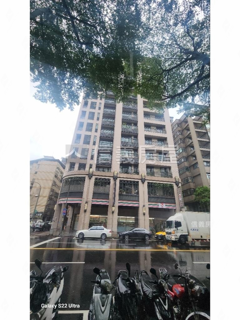 集美學三角窗大邊間店面房屋室內格局與周邊環境